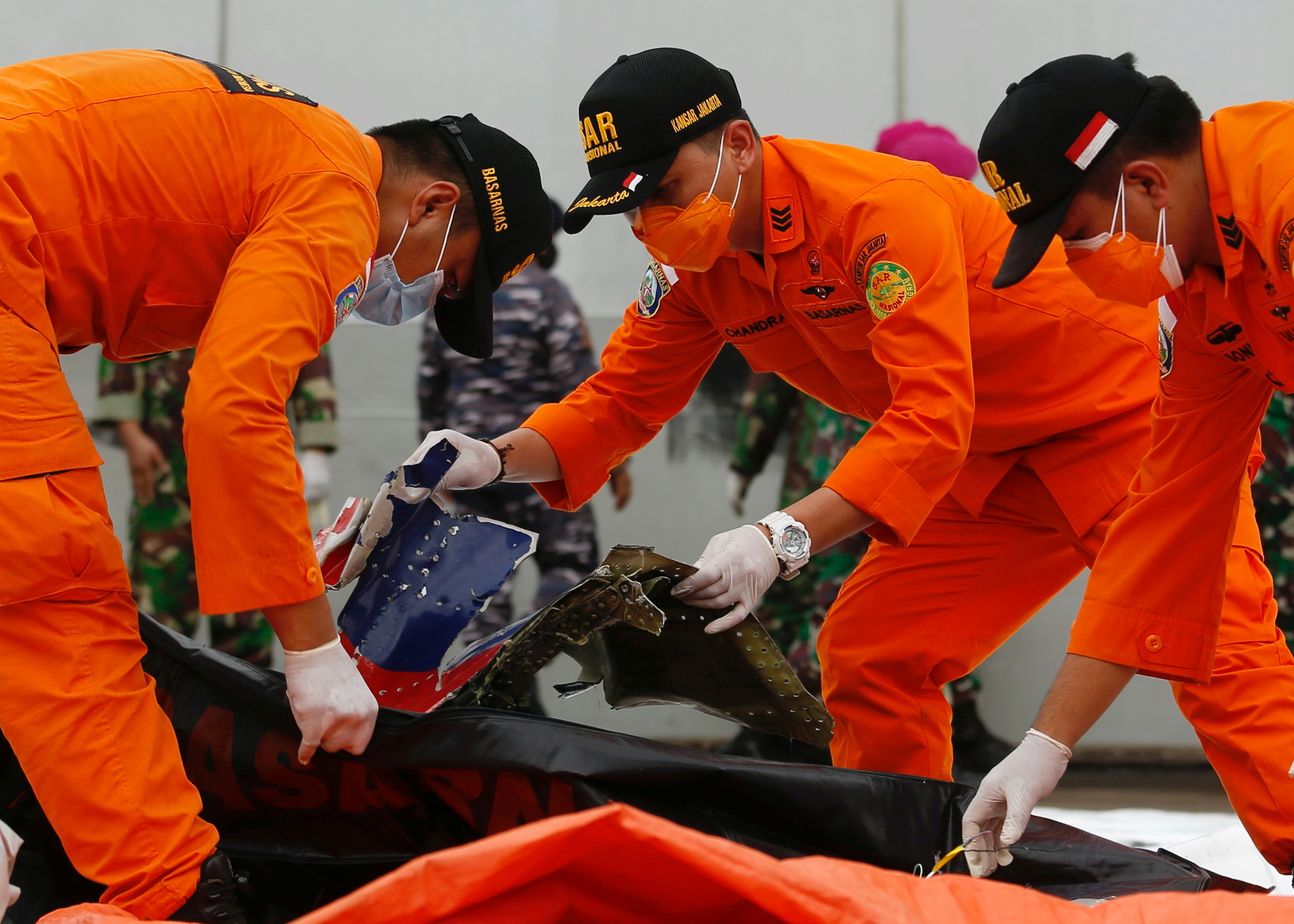 image Indonesia finds body parts, debris, detects emergency signal of crashed jet