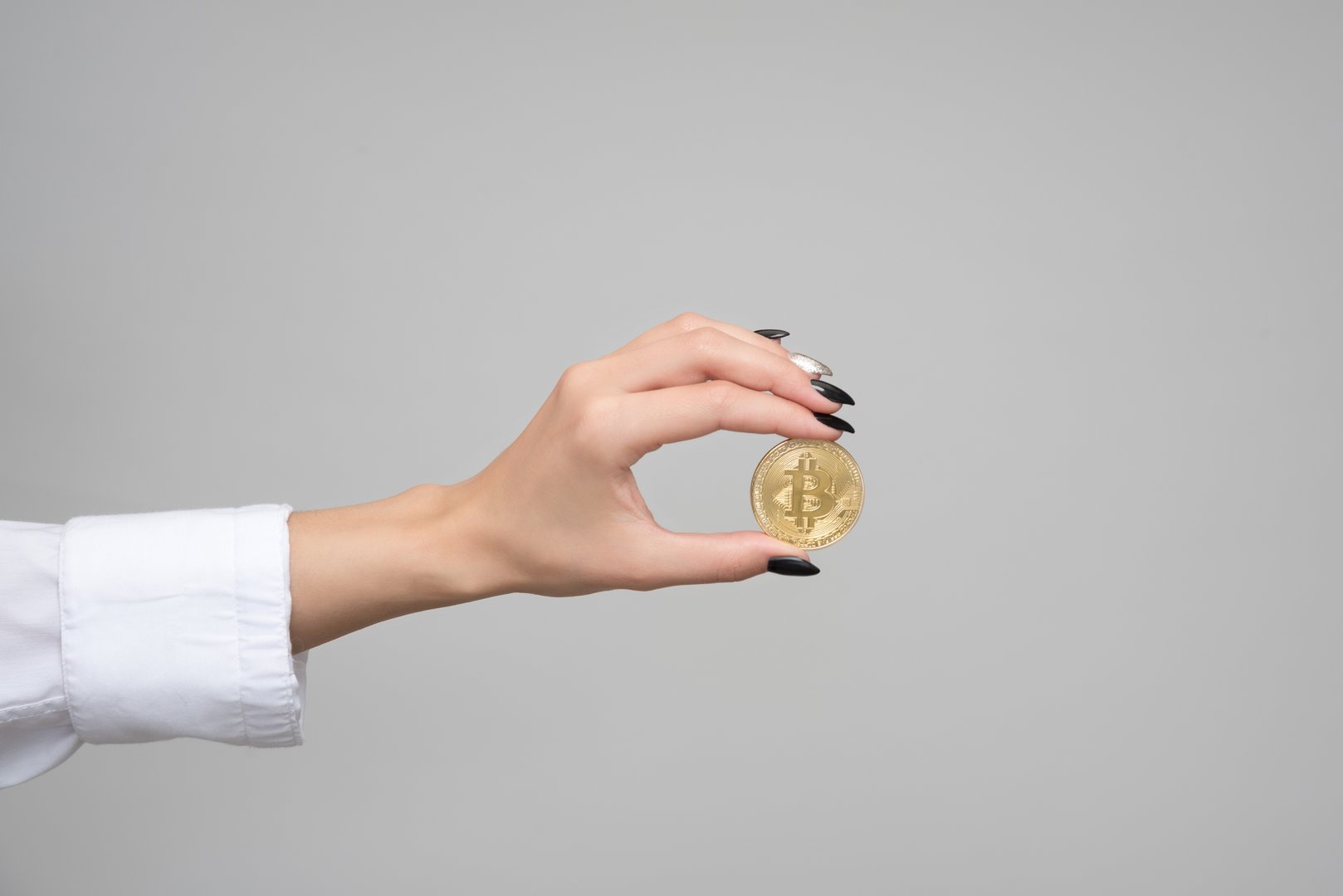 image Wealth managers frustrated over bitcoin, anxious for piece of the action
