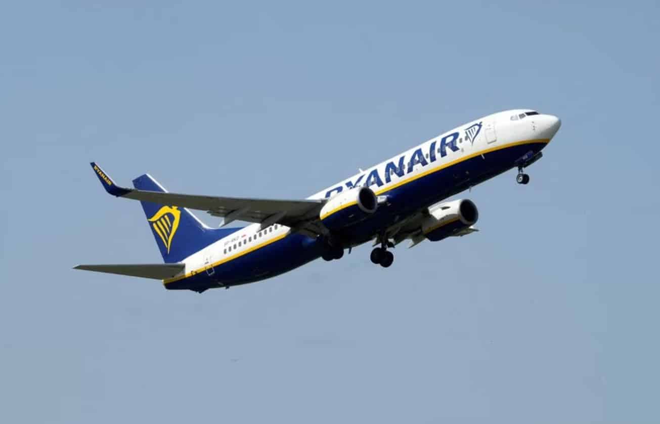 image Nine injured in Ryanair emergency landing in Germany