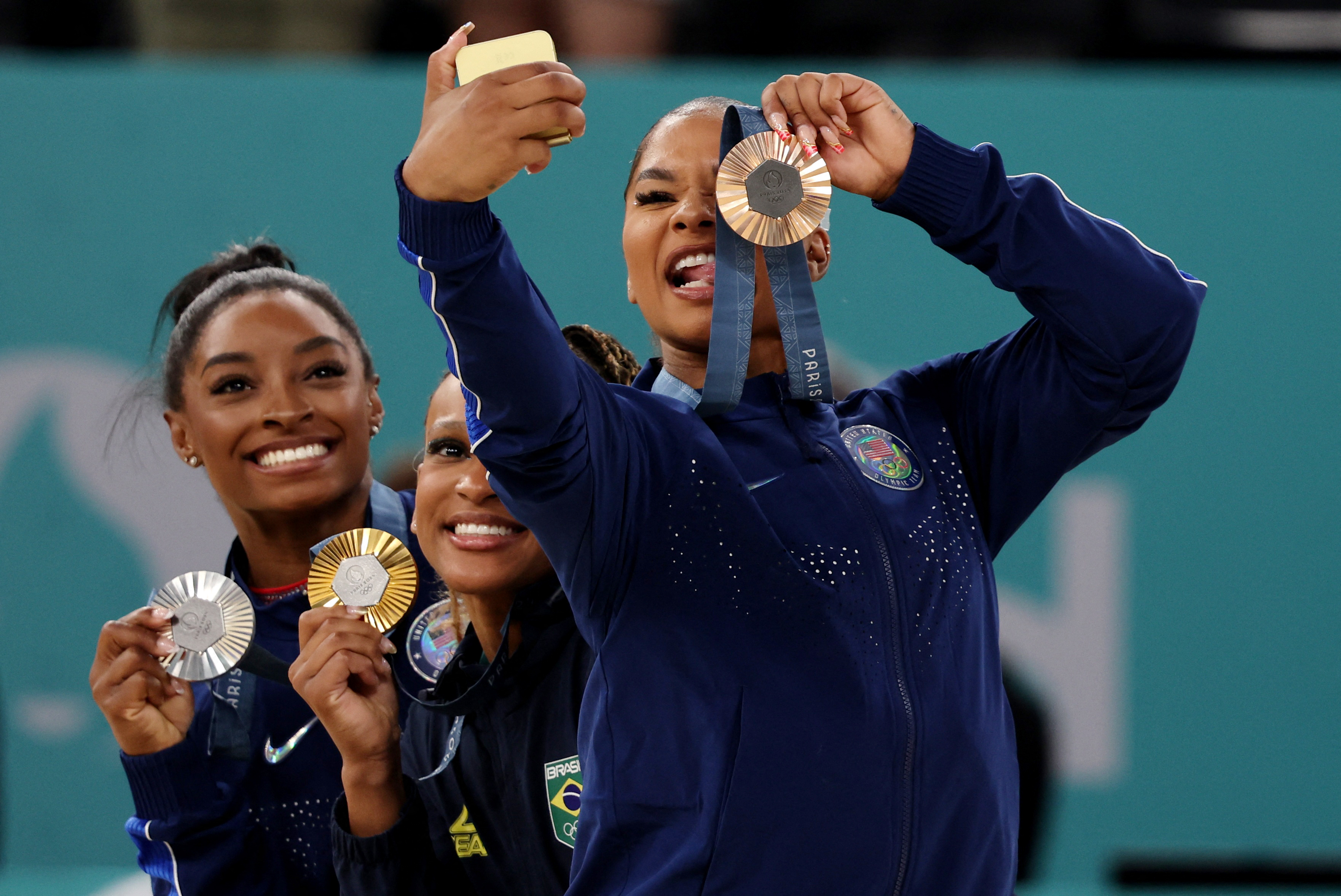 image Biles stunned by Andrade in floor final at Paris Games