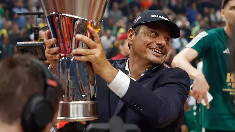 image Tatar telephones Panathinaikos coach
