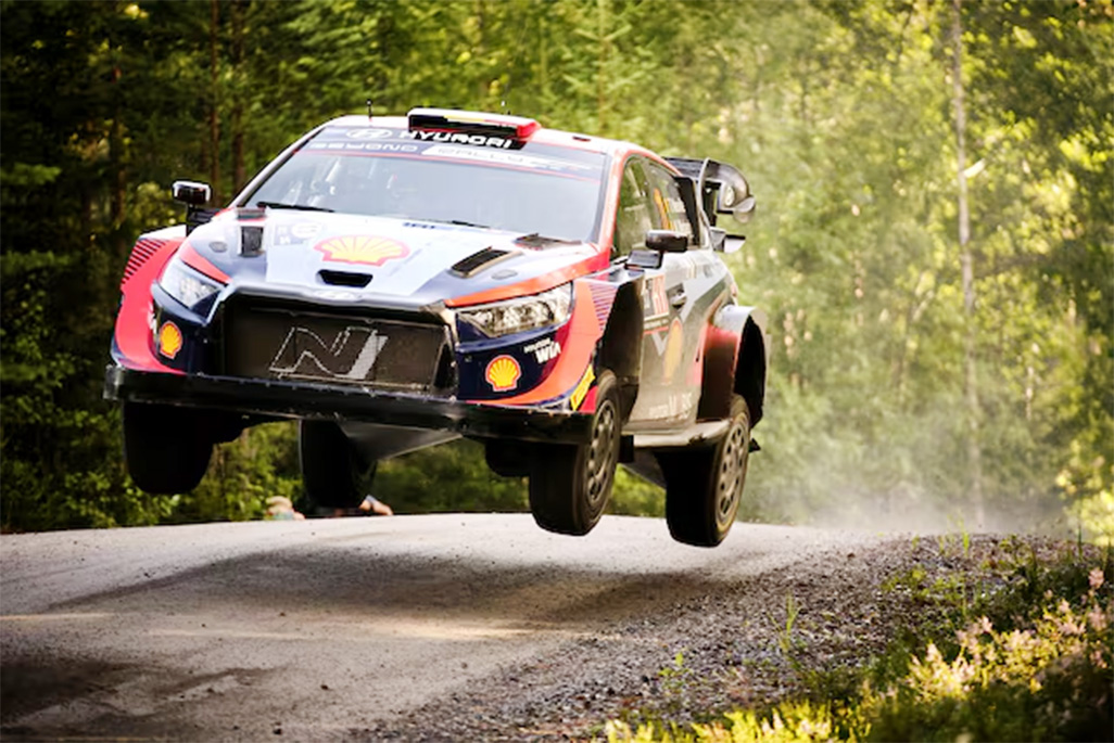 image Neuville wins in Greece to stretch championship lead