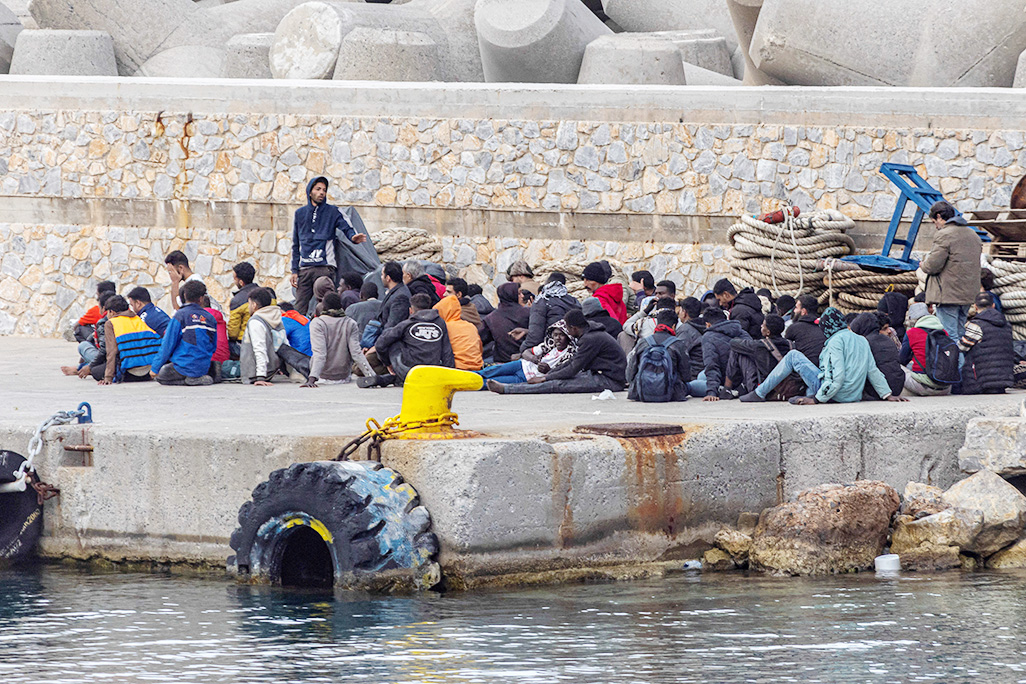 image Greece drafts tougher law for rejected asylum seekers, PM says 