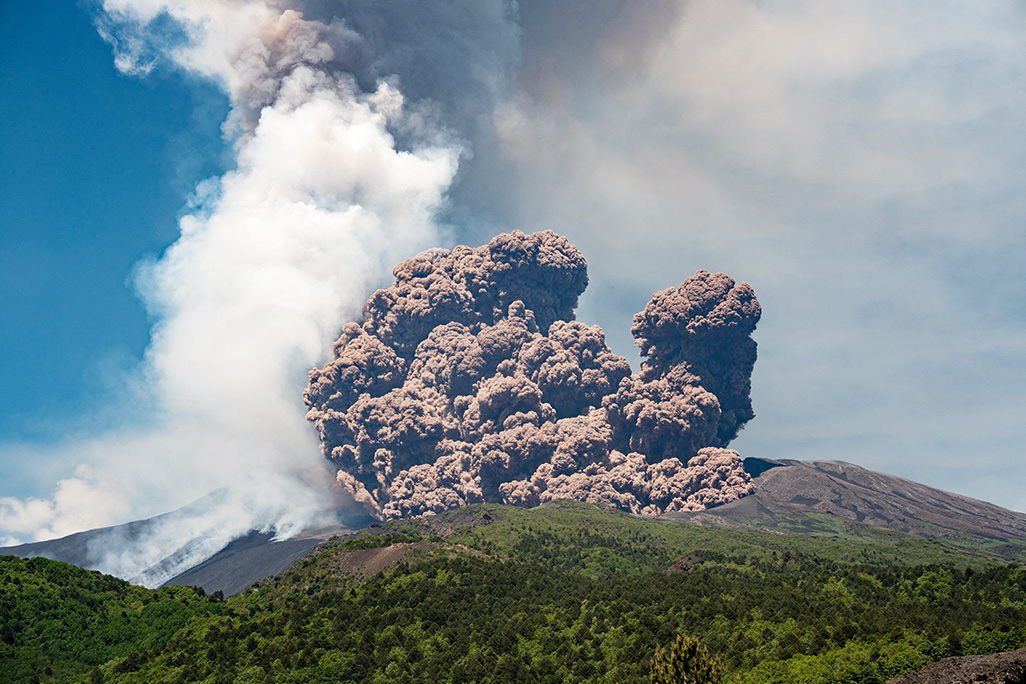 image Tourists told to heed warnings after Etna eruption