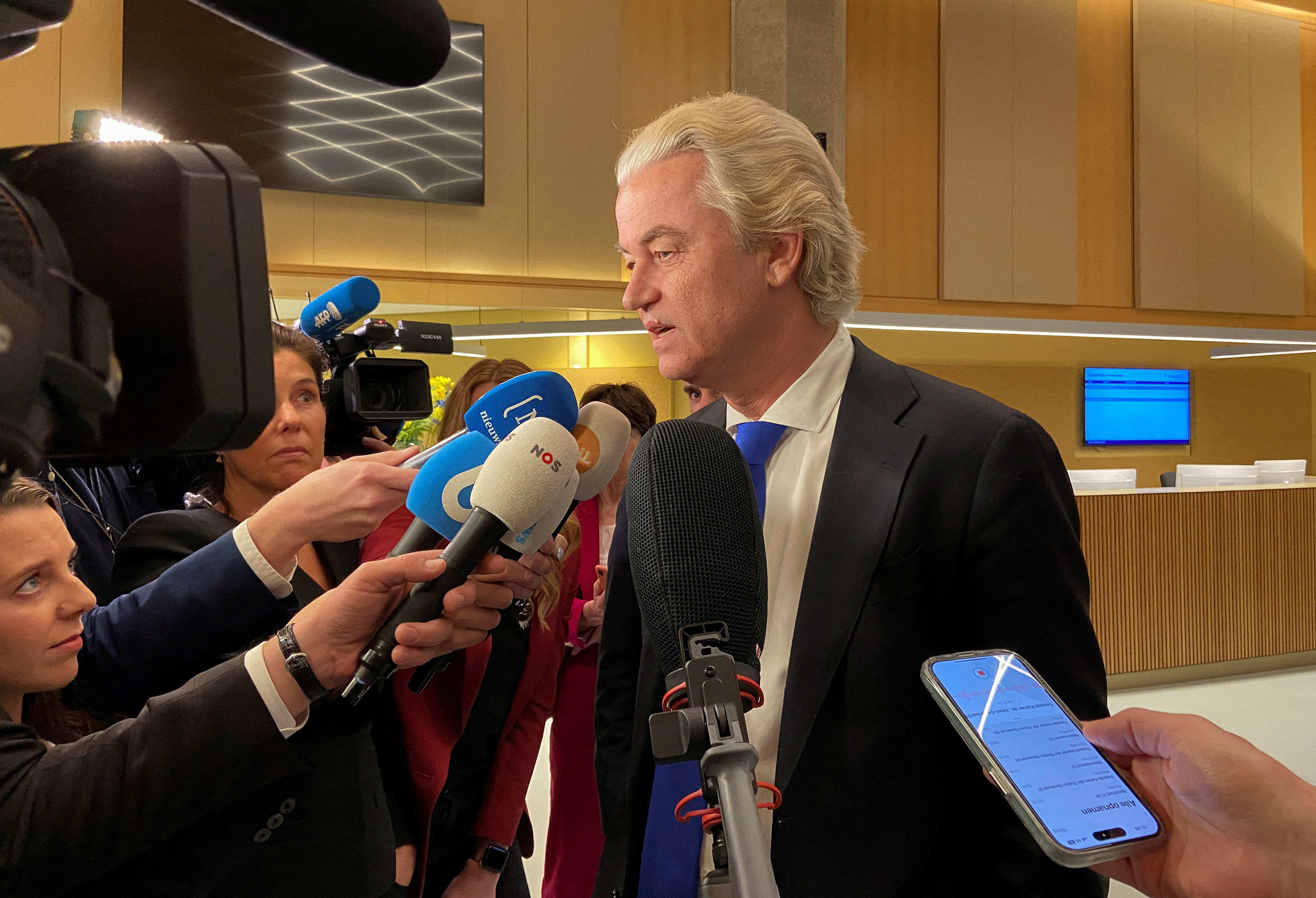 image Dutch far-right leader Wilders quits coalition, toppling government