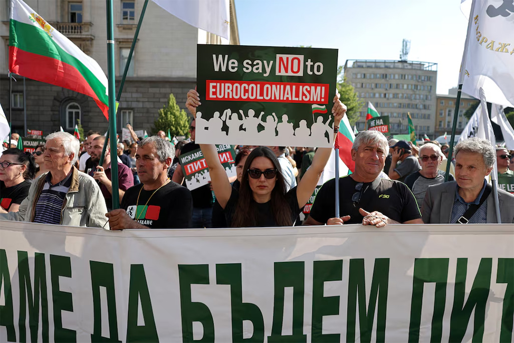 image Bulgarians divided on euro after approval to join currency